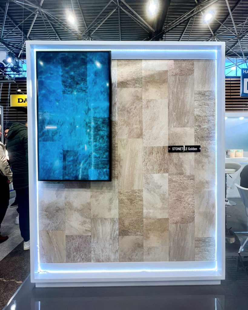 Salon-piscine-global-europe-2022-pvc-arme-texture-3d-facon-carrelage-beige