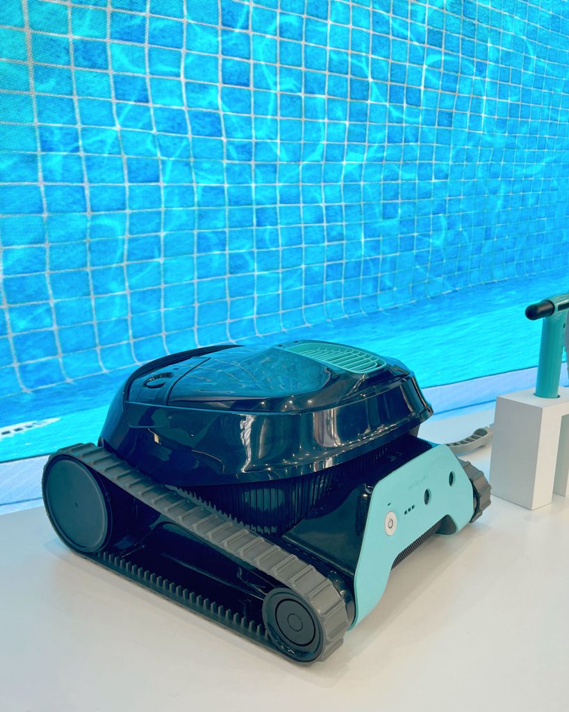 salon-piscine-global-europe-robot-piscine-maytronics-liberty-sans-fil